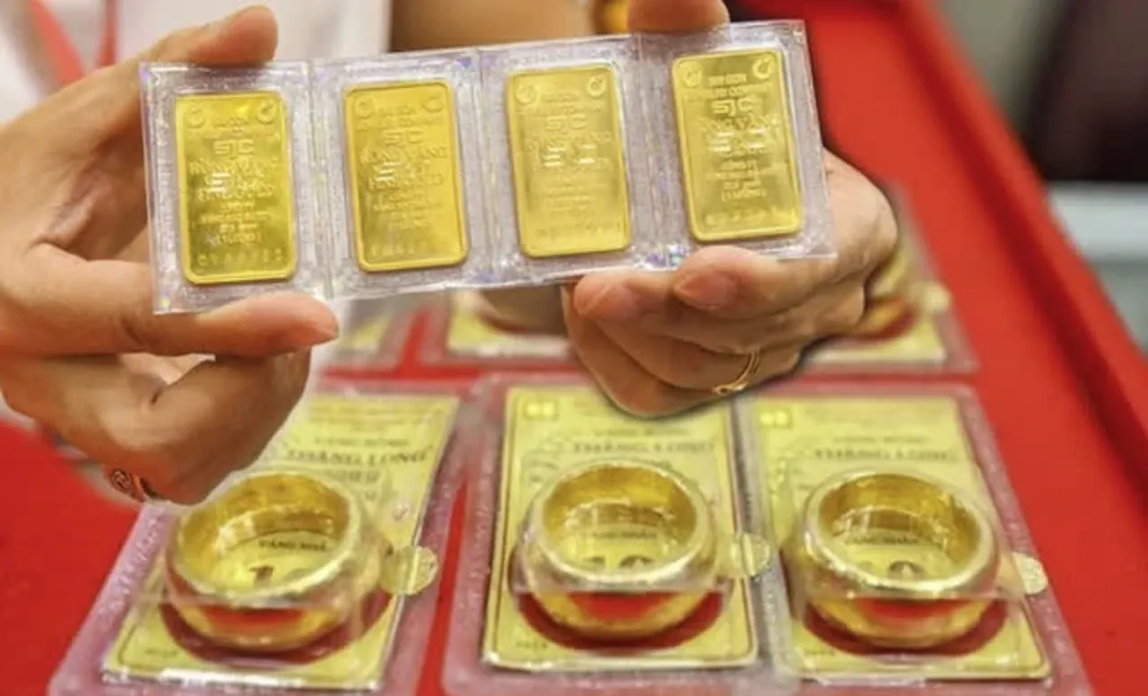 Gia vang dat nhat lich su, chuyen gia canh bao hinh anh