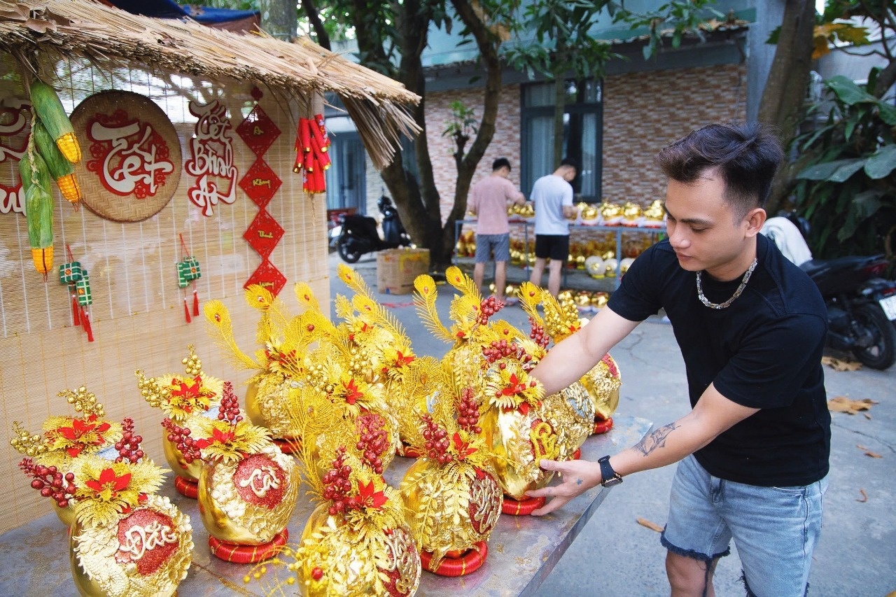 Dua dat vang, dua bonsai linh vat ngua 'chay hang' mua Tet hinh anh