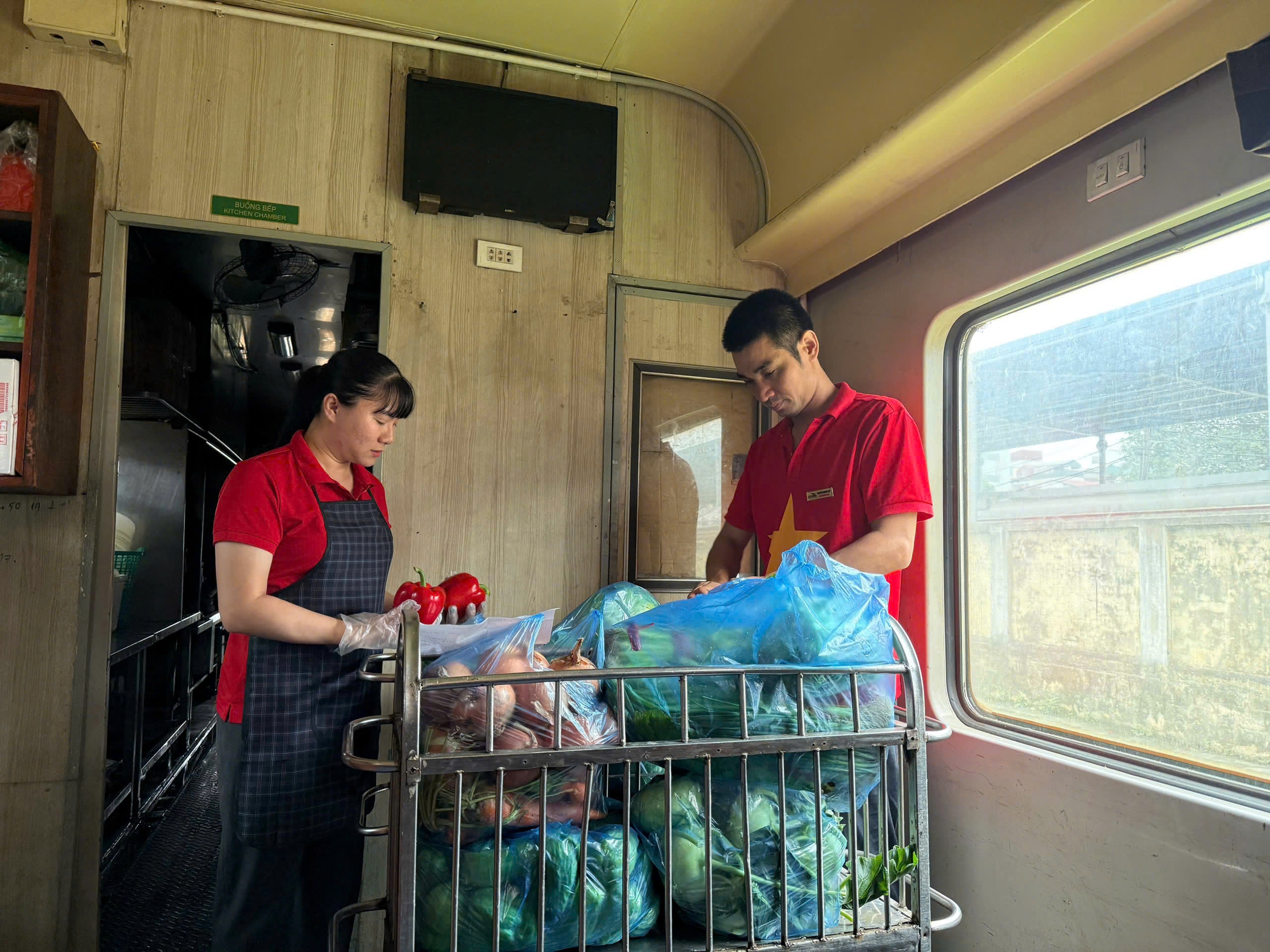 Nhung nguoi lam viec xuyen Tet Binh Ngo 2026 hinh anh