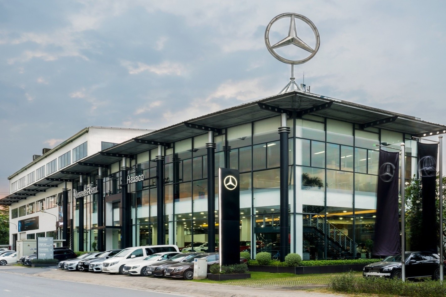 Ap luc canh tranh tang cao, nha phan phoi Mercedes thu hep loi nhuan hinh anh