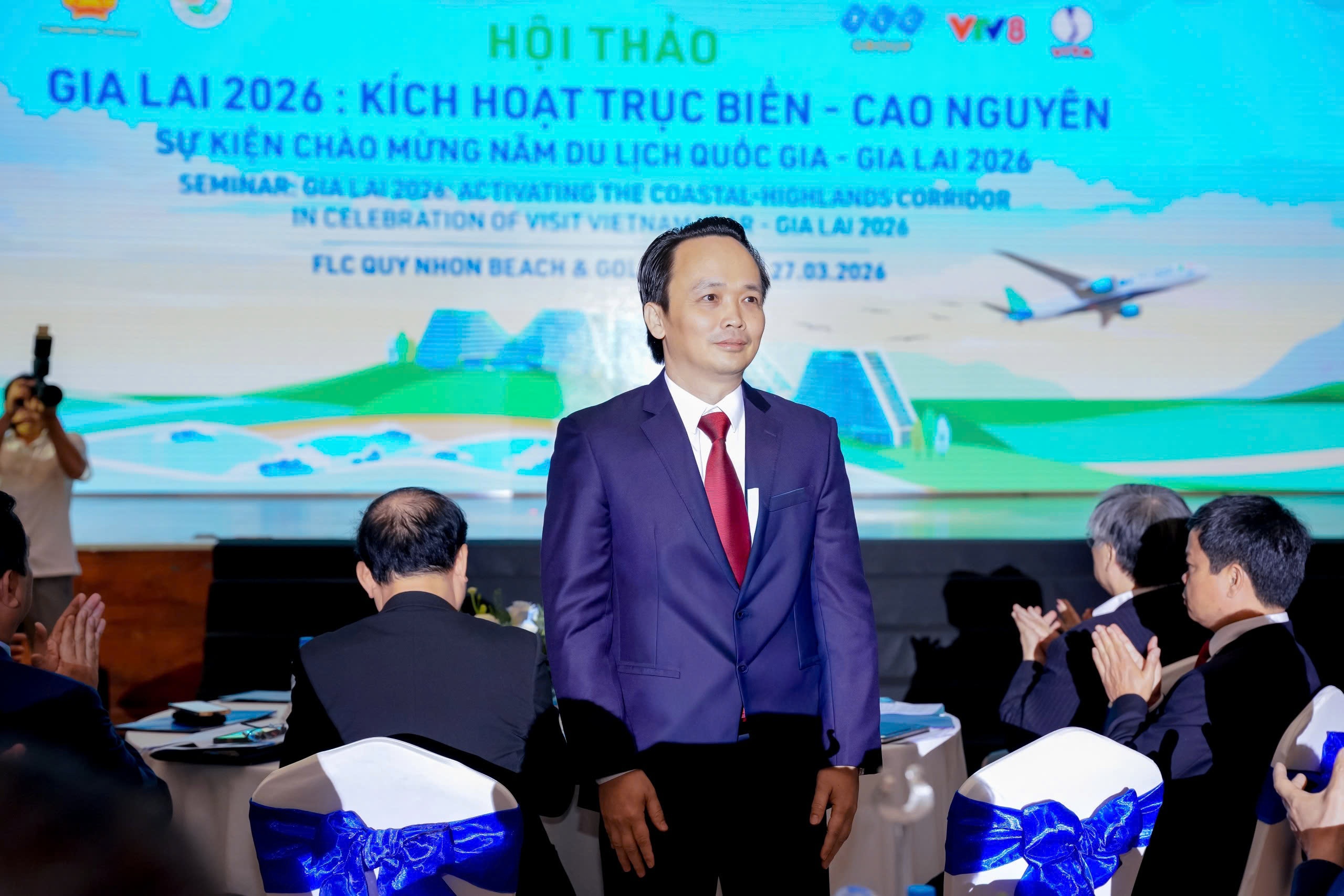 Ong Trinh Van Quyet tro lai ghe Chu tich Tap doan FLC hinh anh