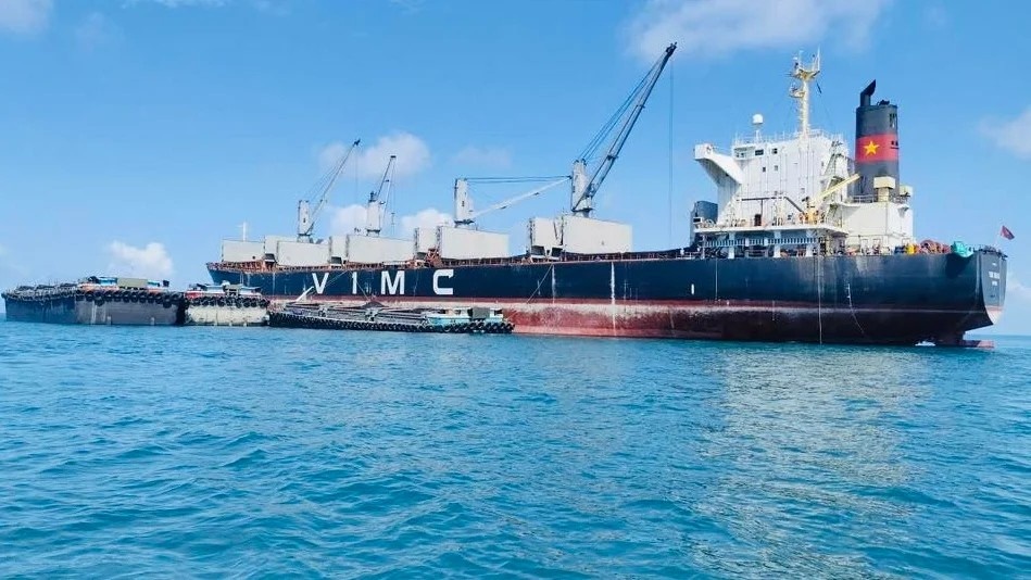 Huy dong doi tau co lon cho dau tu Trung Dong ve Viet Nam hinh anh