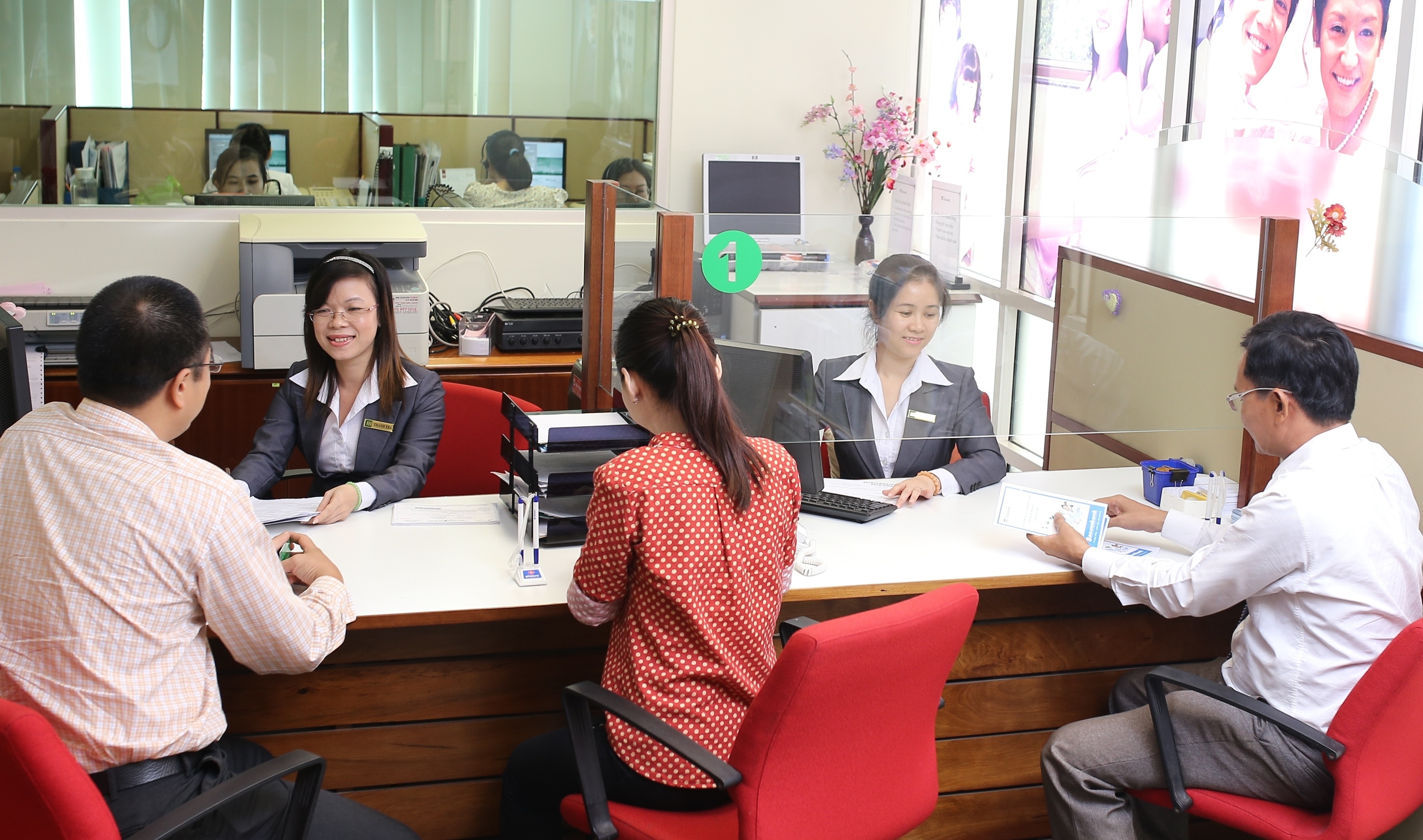 Cac ‘ong lon’ kinh doanh bao hiem nhan tho lam an ra sao? hinh anh