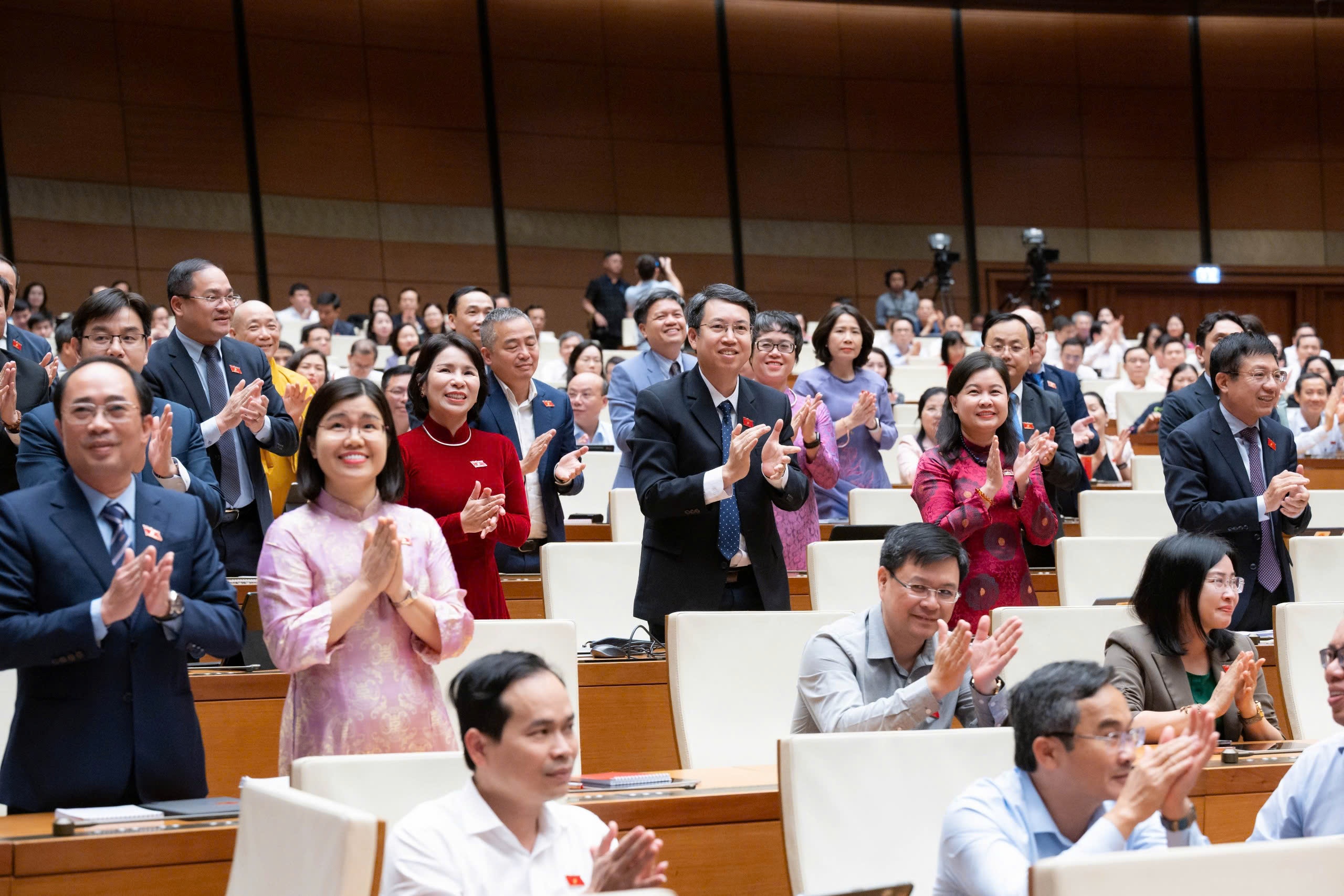 Ha Noi don tin vui hinh anh