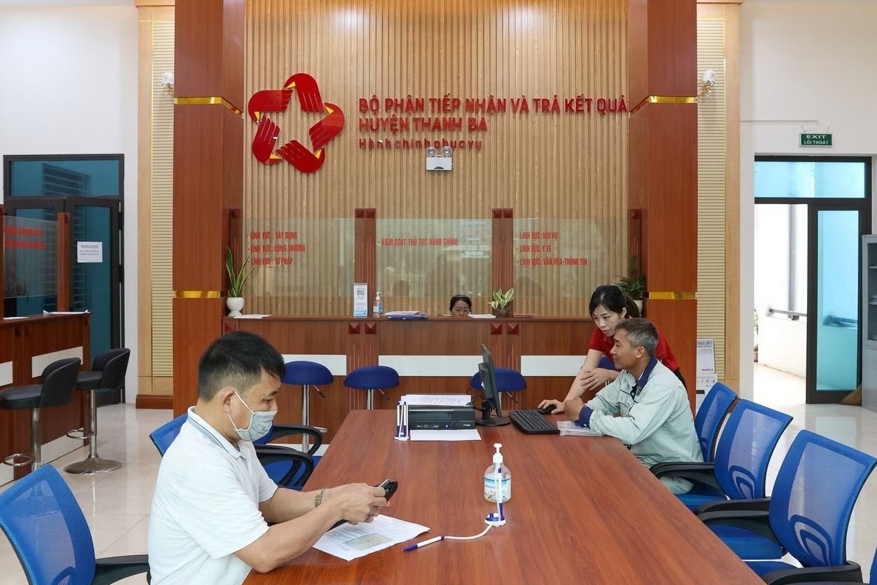 Thu tuc, 'giay phep con' bua vay: Doanh nghiep hut hoi hinh anh