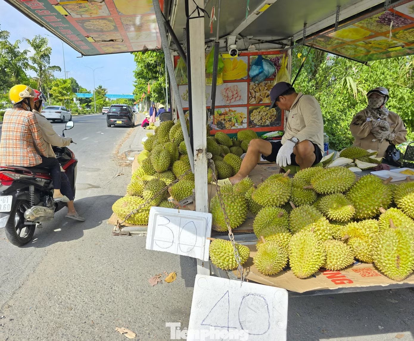 Sau rieng ‘re nhu beo’ ban day via he hinh anh