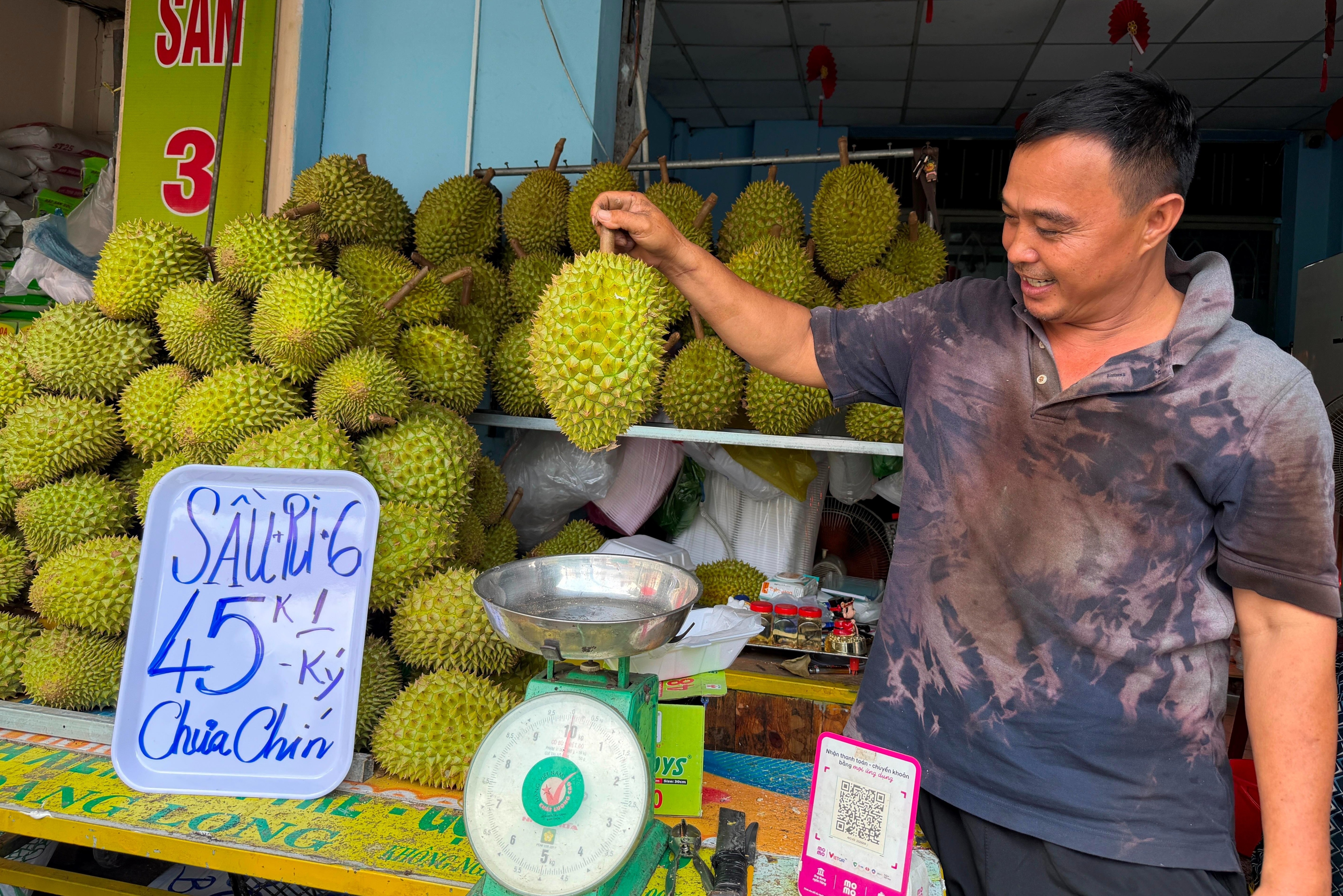 Sau rieng 50.000 dong/kg van kho ban, loai nua trieu/kg lai chay hang hinh anh