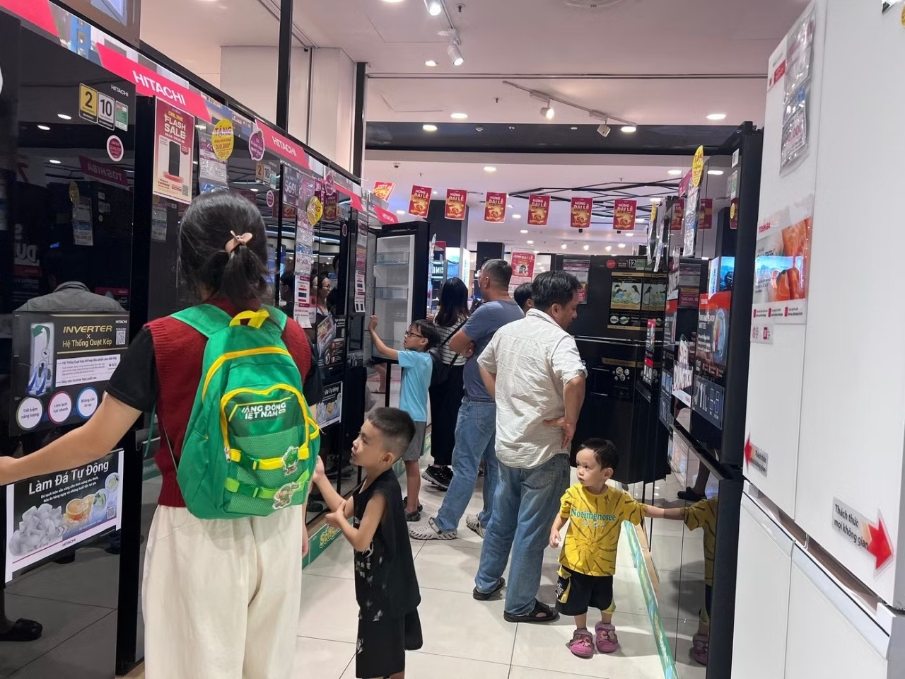 Dien lanh van dat hang khi TP.HCM da vao mua mua hinh anh