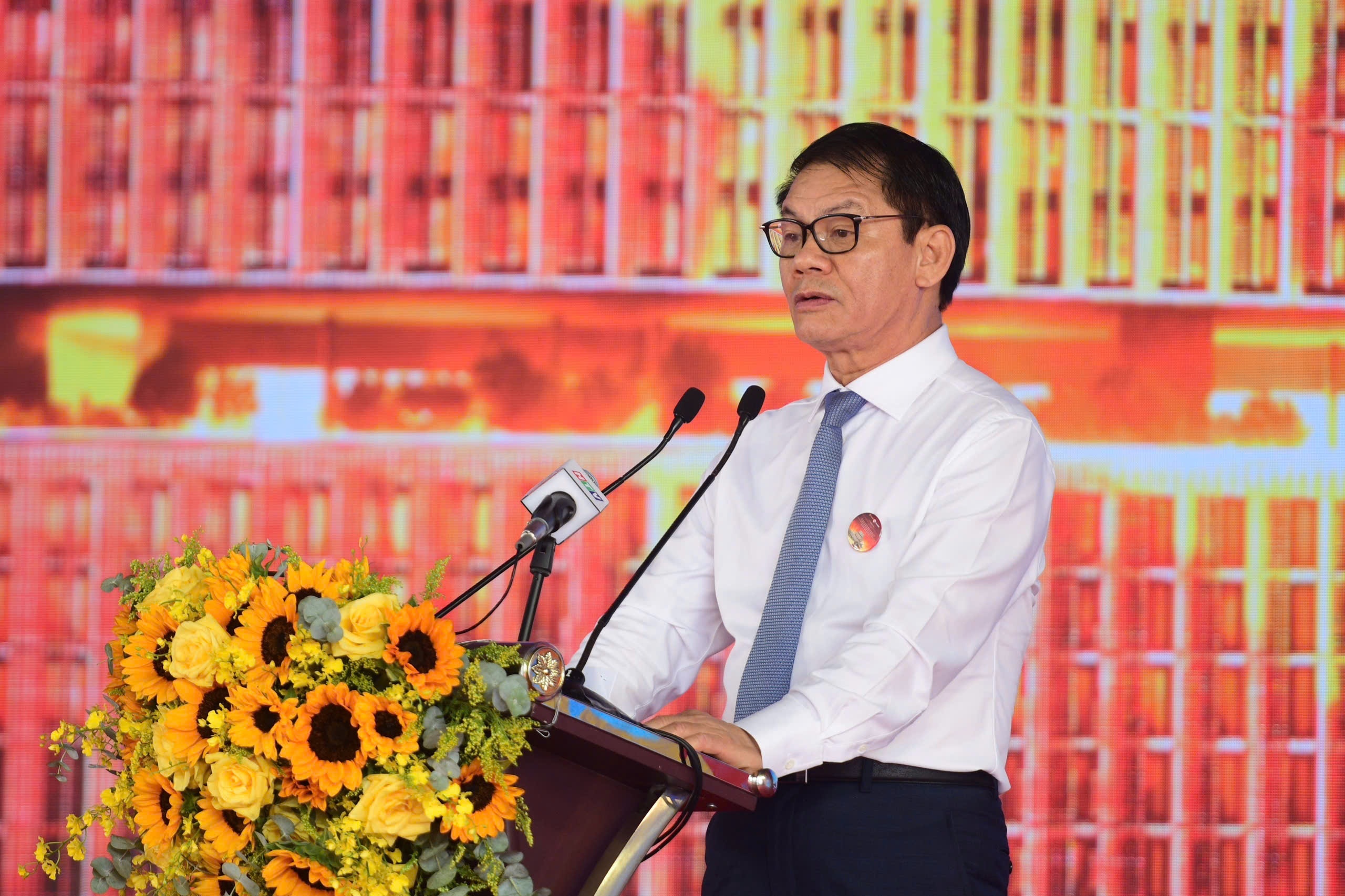 Thaco nhan chuyen giao cong nghe san xuat dau may, toa tau metro hinh anh