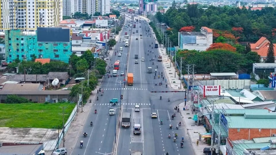 Thay gi tu viec Viet Nam len hang nhom thu nhap trung binh cao? hinh anh