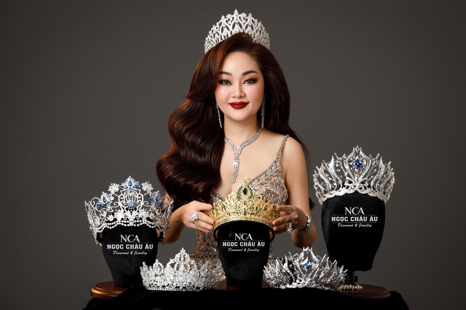 Thêm một hệ thống cửa hàng kim cương tạm ngừng hoạt động