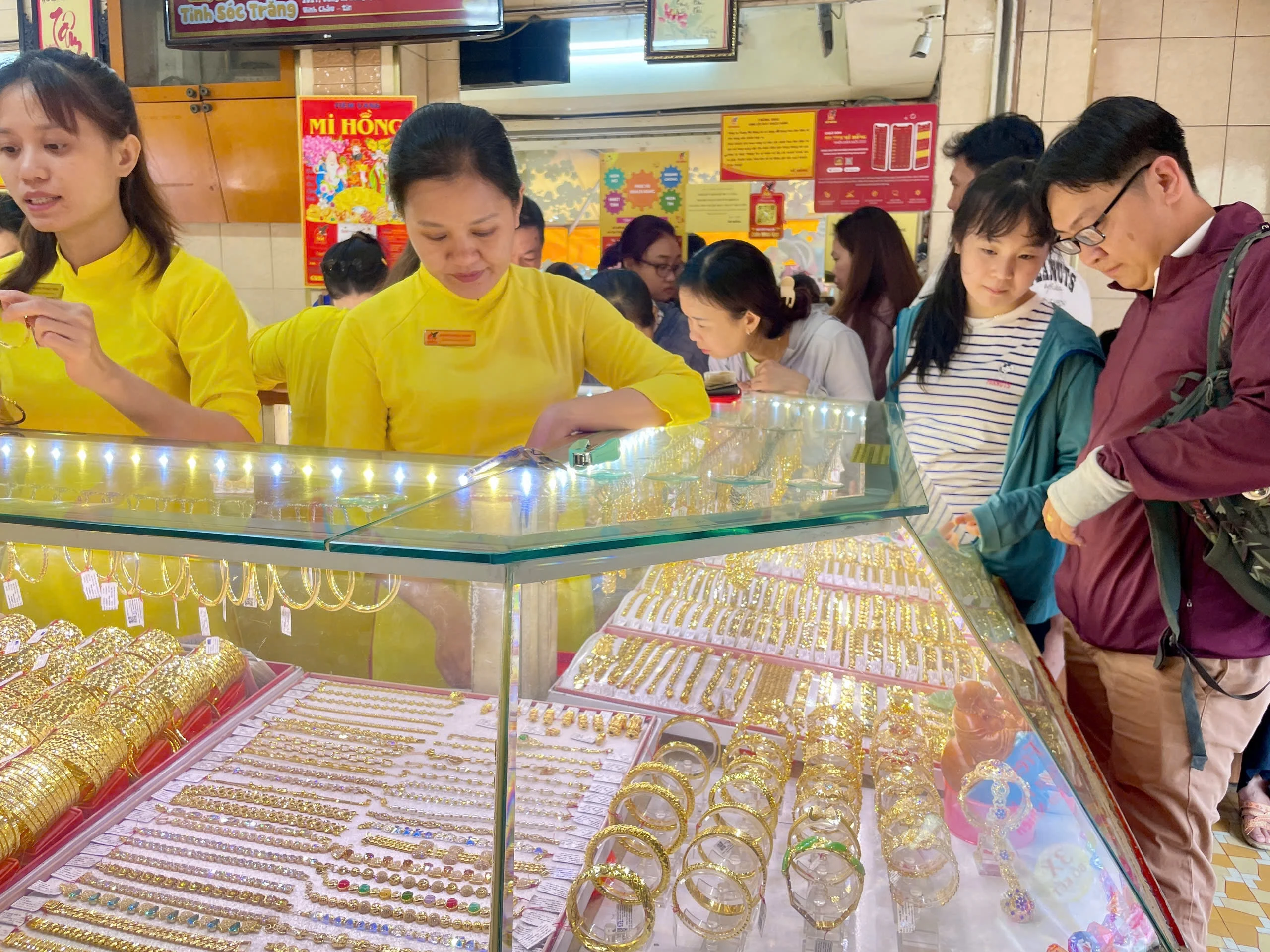 mua v&agrave;ng ảnh 2