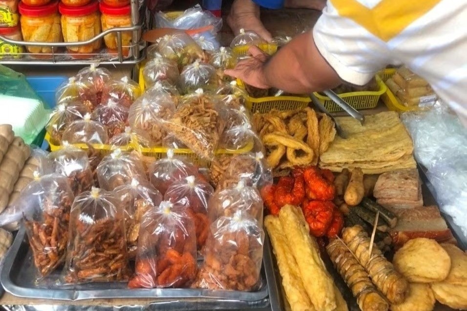 Đồ chay 'ba không' tràn chợ