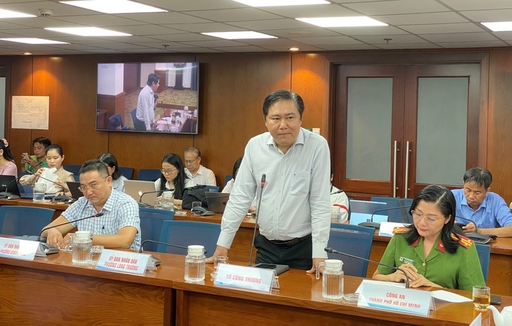 trạm xăng n&ocirc;̉i ảnh 1