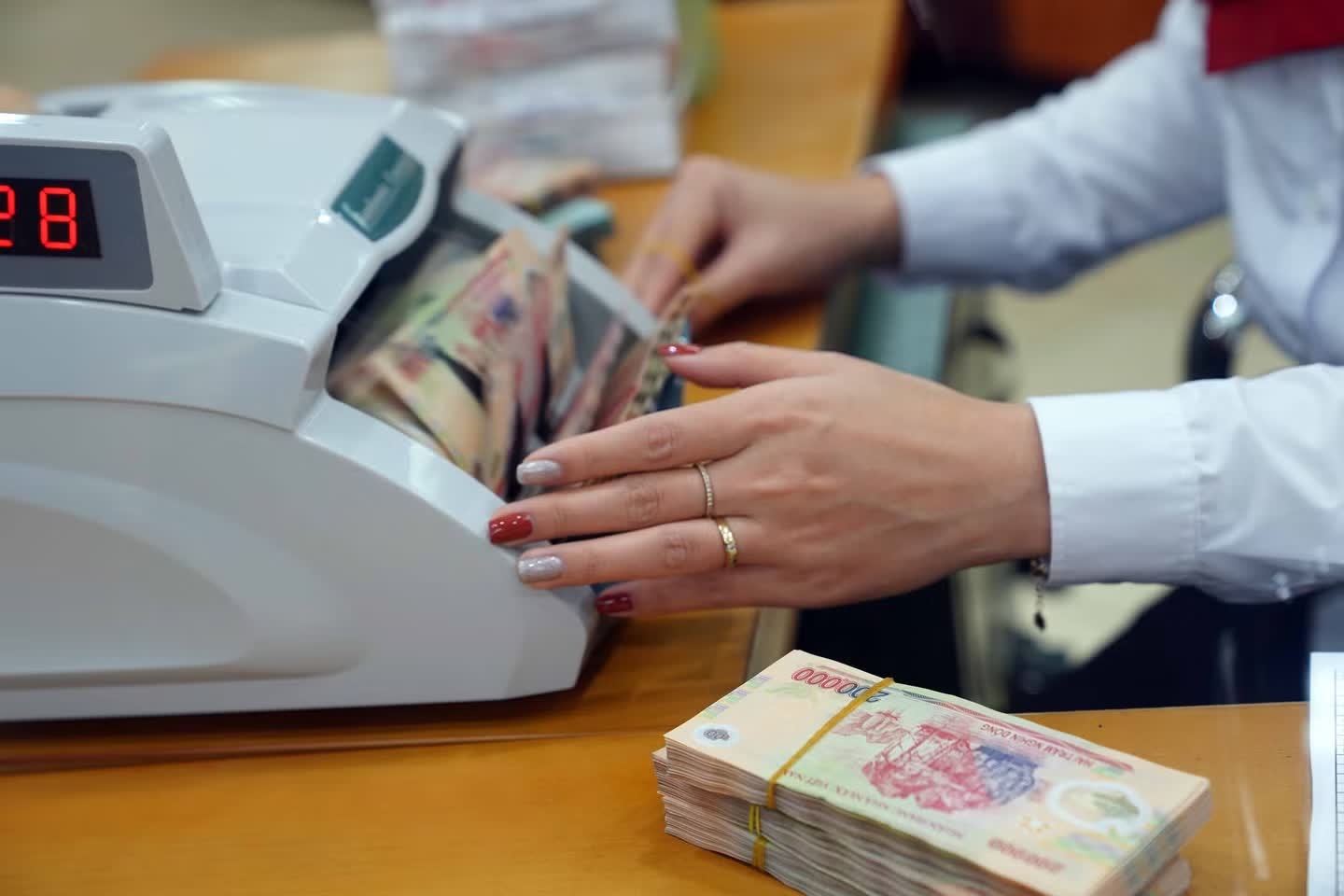 Ngân hàng bắt đầu giảm lãi suất cho vay