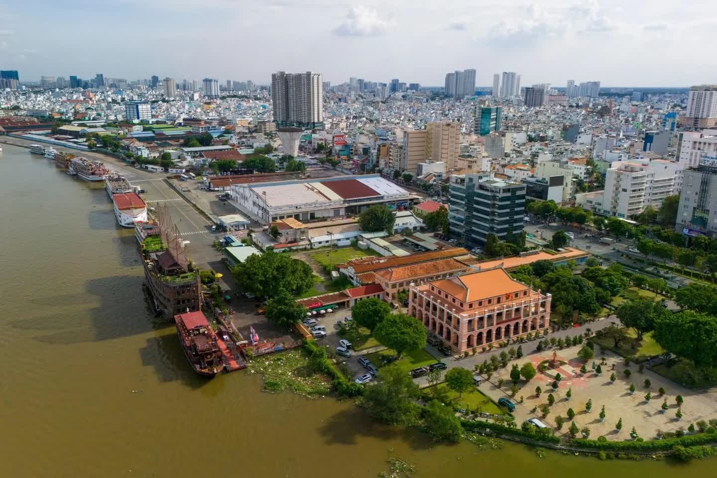 c&ocirc;ng vi&ecirc;n kh&aacute;nh hội ảnh 1