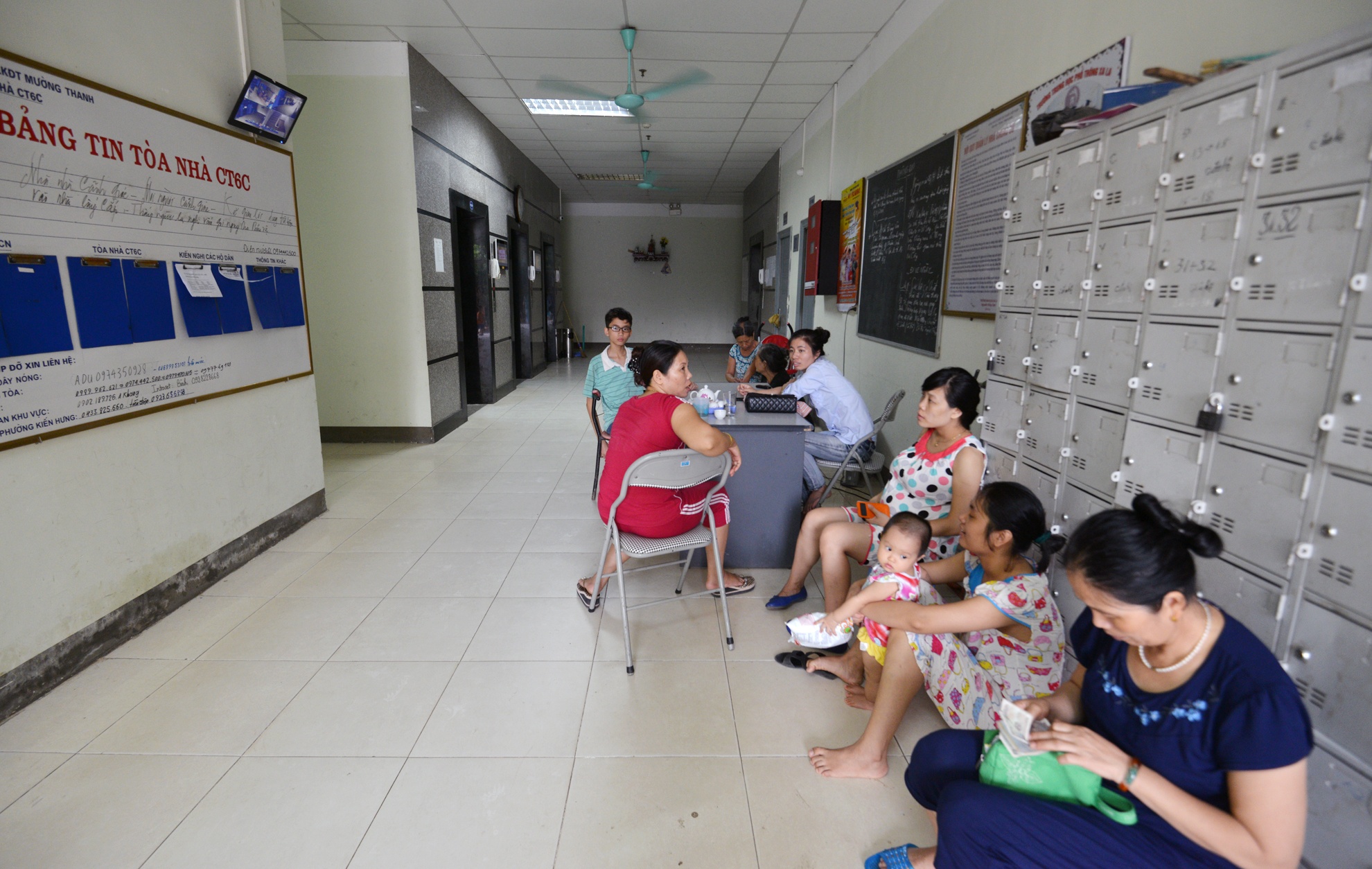 Nha nghi, taxi dat khach sau vu no tram bien ap chung cu hinh anh