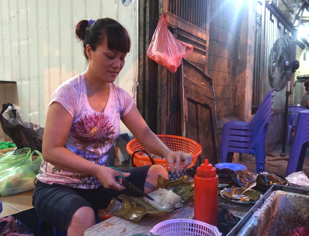 Hang banh gio 4 tieng ban 500 chiec o Ha Noi hinh anh