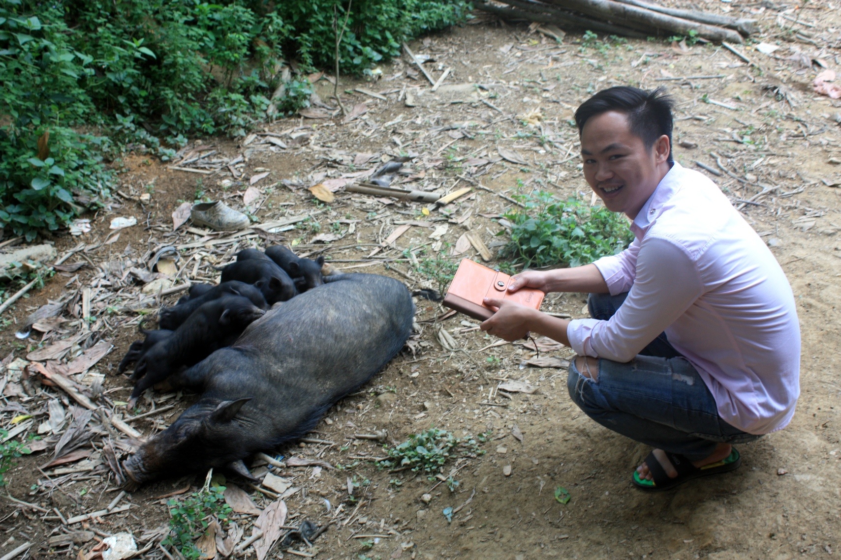 Giac mo lam giau cua 2 chang cu nhan ban thit lon den hinh anh