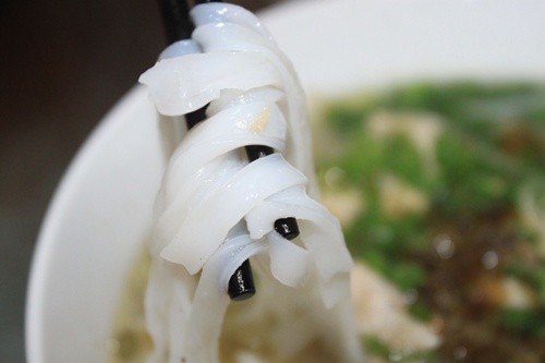 Phat hien banh pho, hu tieu chua chat cam o Sai Gon hinh anh