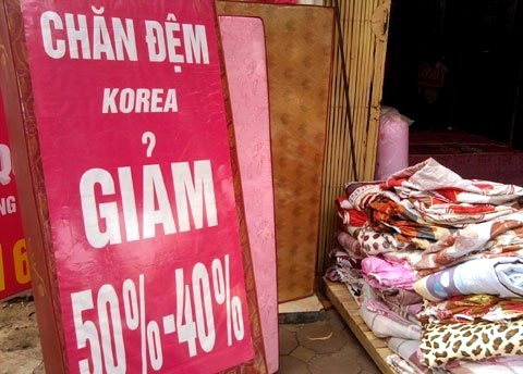 Doi dac nhiem que ra Ha Noi gom hang re cho ca lang hinh anh