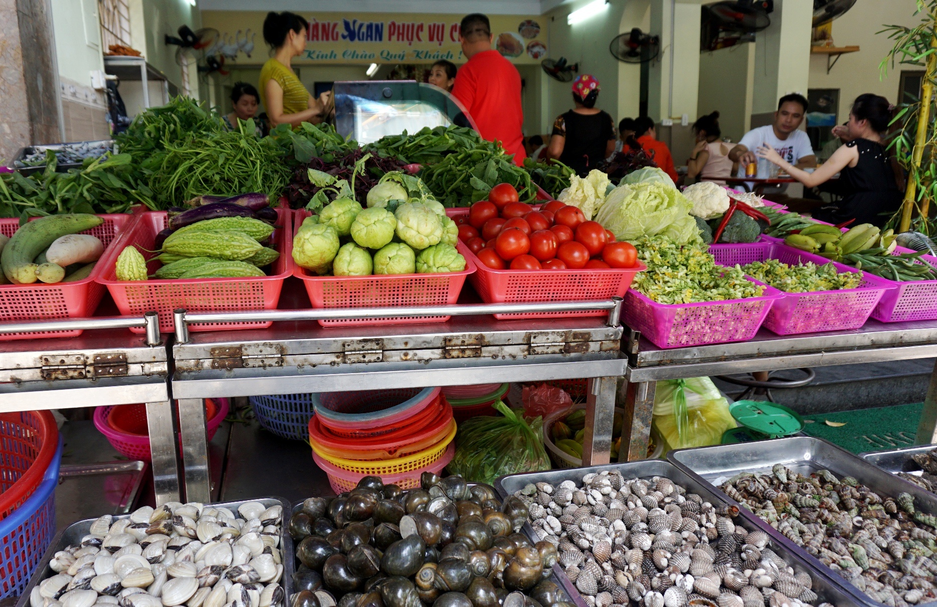 Cua hang cham chap o Hai Phong hut khach vi ten la hinh anh