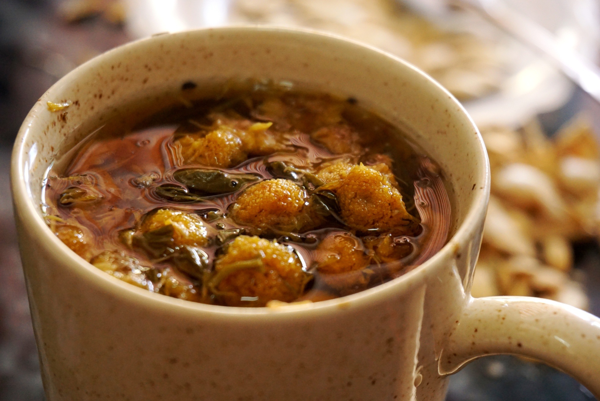 Doc chieu hut khach cua pho tra hoa cuc dat cang hinh anh