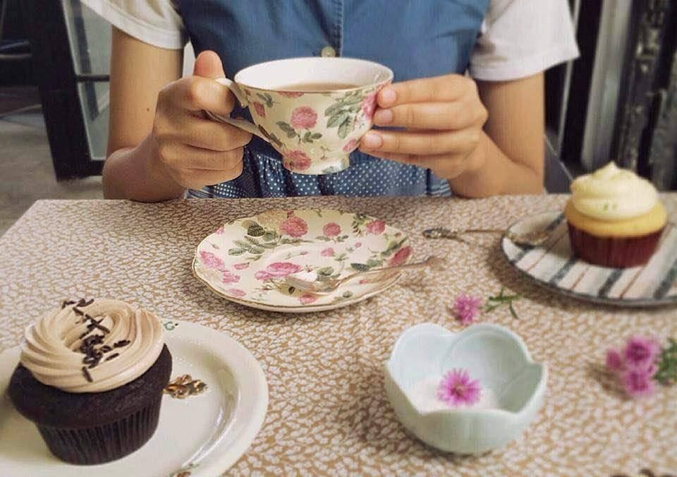 Tiem tra banh hoang gia Anh cua 9X Ha Noi hut khach hinh anh