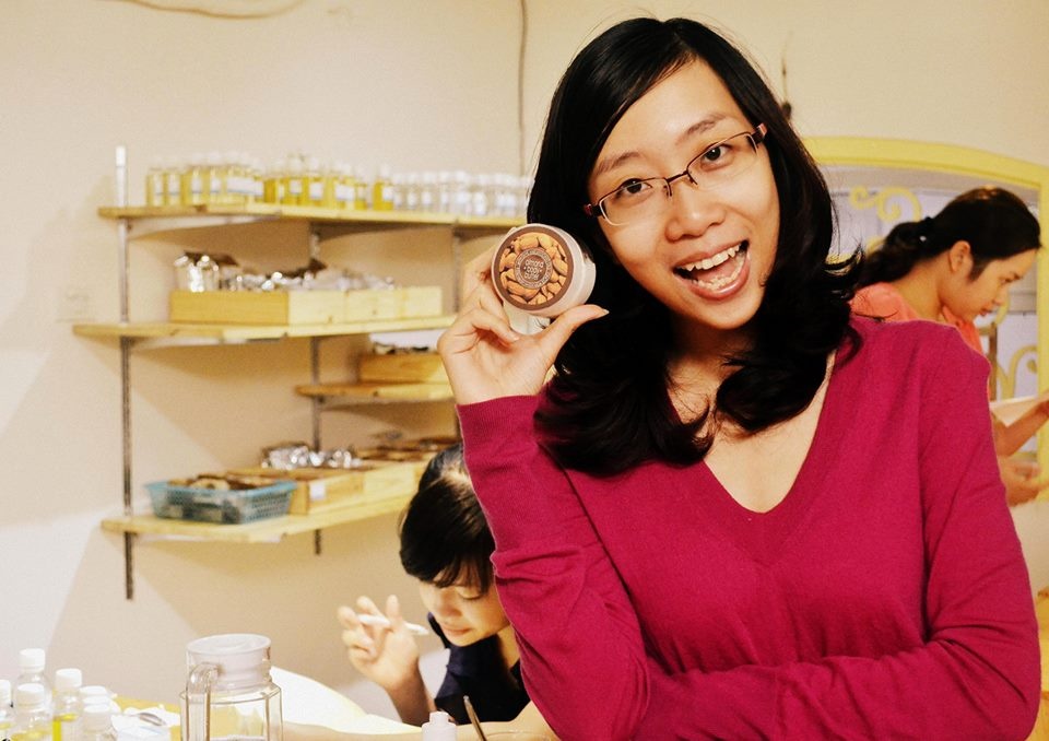 Di may bay, chi tien trieu hoc lam phan ma, son moi hinh anh