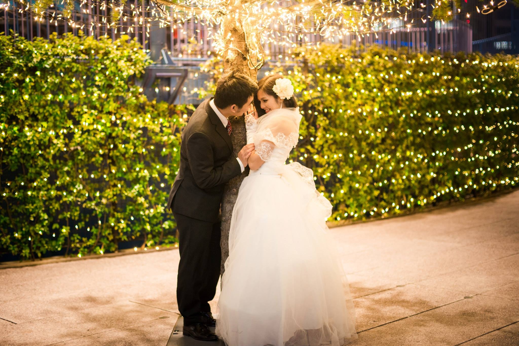 Chung Liên cho biết, do chụp ảnh cưới ngoài trời là