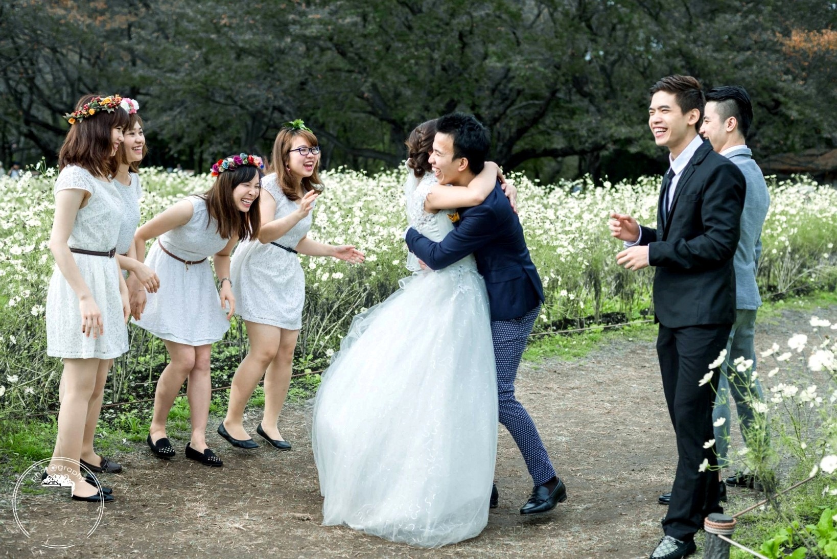 Nhom 8X VN chup anh tai Nhat hut khach ban dia va quoc te hinh anh