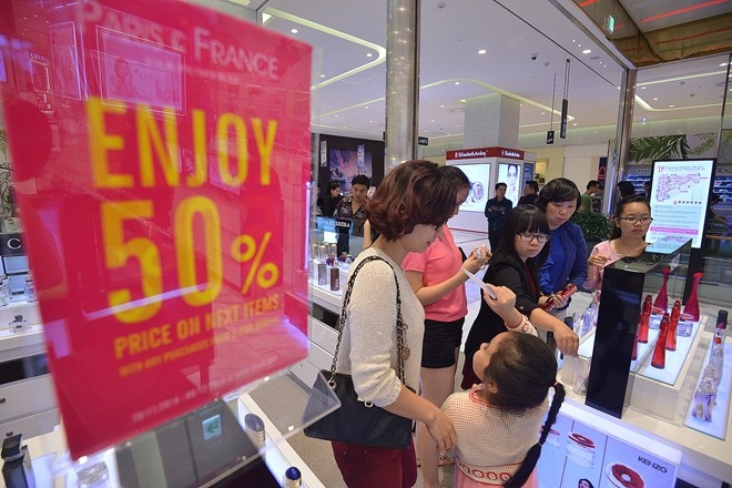 Vu Lotte tu choi khach binh dan: Chi thieu chut te nhi? hinh anh