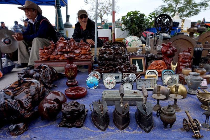 Bàn là sinh nhiệt bằng than củi chỉ những nhà giàu thời Pháp thuộc  mới có để sử dụng.