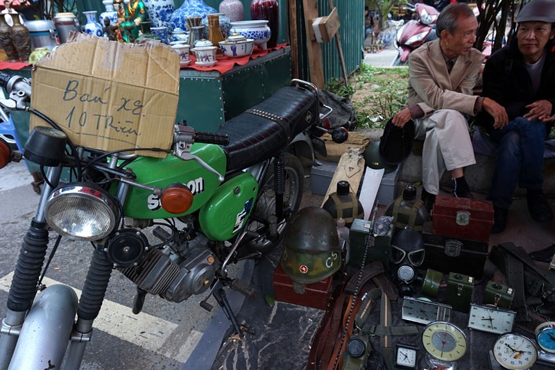 Chiếc xe SimSon do Đông Đức (cũ) sản xuất từng là tài sản lớn của gia đình nào sở hữu thời bao cấp được rao bán ở phiên chợ.