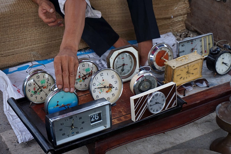 Những chiếc đồng hồ hiệu Slava của Liên Xô (cũ), Con gà của Trung Quốc từng quen thuộc trong các gia đình Việt Nam thời báo cấp được bán với giá từ 200 ngàn đến 1 triệu đồng và đều vẫn chạy tốt.