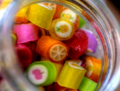 Chang trai Sai Gon thu 22 trieu/thang tu keo Noel handmade hinh anh