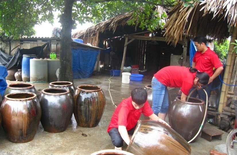 Doanh nghiep thuong Tet bang ga tien vua, gio ngua bach hinh anh