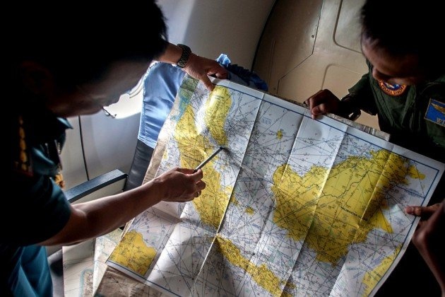  Lực lượng quân đội Indonesia trong quá trình tìm kiếm cứu hộ máy bay mất tích AirAsia flight QZ8501 tại vùng biển Java ngày 29-12 - Ảnh: Business Week 