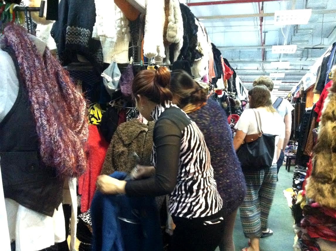 Tin do thoi trang Ha Noi san hang thung dip can Tet hinh anh