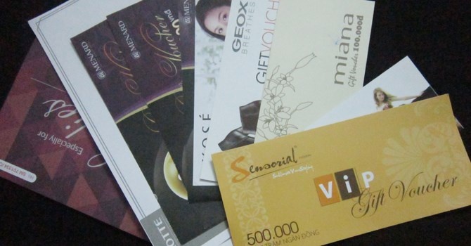 Chieu khuyen mai ngo ngang cua cac trung tam thuong mai hinh anh