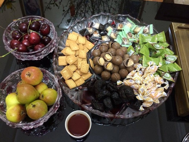 Nguoi Ha Noi khong tiec tien san qua vat an Tet hinh anh