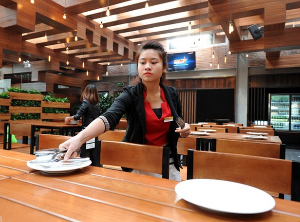 Ben trong nha hang 1.000 m2 co thiet ke la giong cay co thu hinh anh