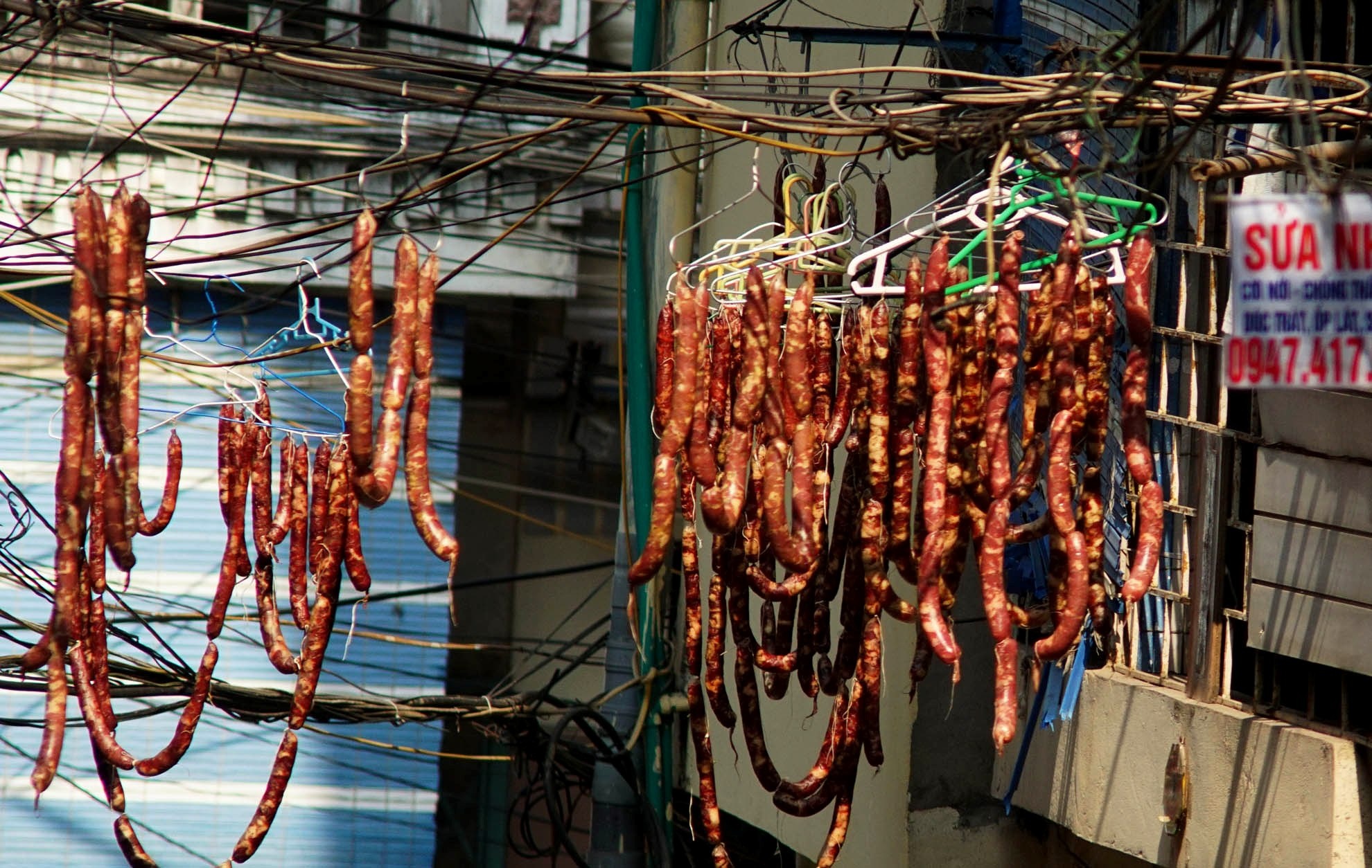 Dac san ngay Tet phoi tren day dien o Ha Noi hinh anh