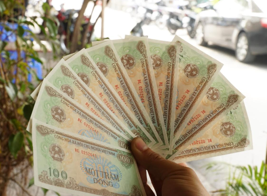 Vi sao tien 100 dong duoc rao ban voi gia 15.000 dong/to? hinh anh