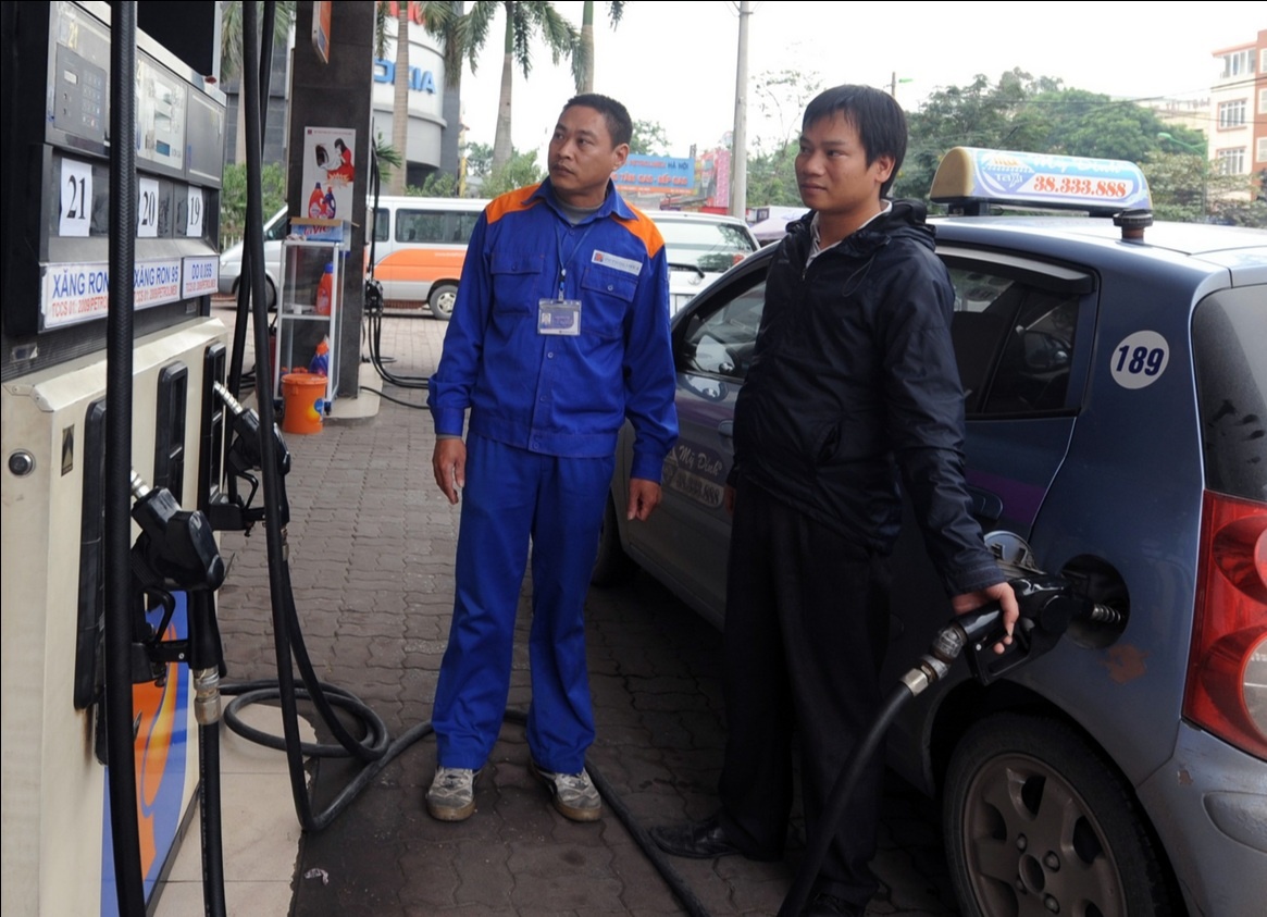 Taxi luon giam cuoc 500 dong, loi nhuan vao tui ai? hinh anh