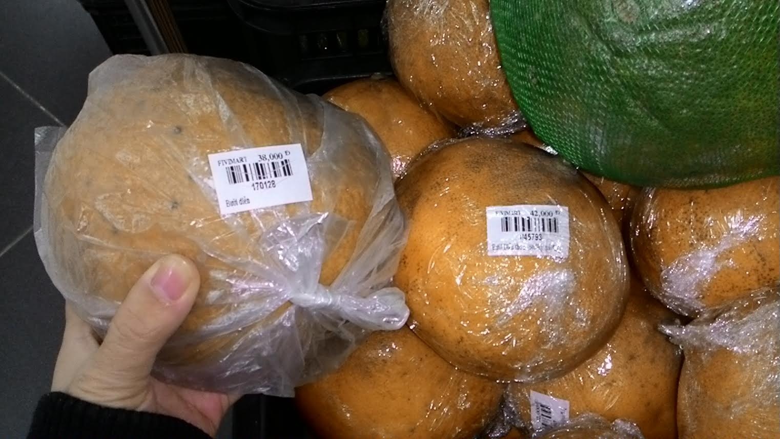 Dac san buoi Dien ban Tet 30.000 dong/qua co phai hang nhai? hinh anh