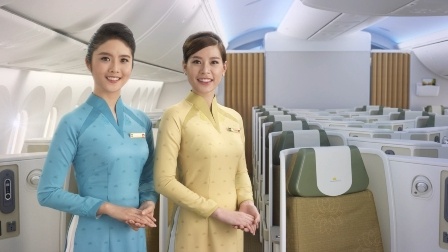 Dong phuc cua Vietnam Airlines van con thay doi them hinh anh