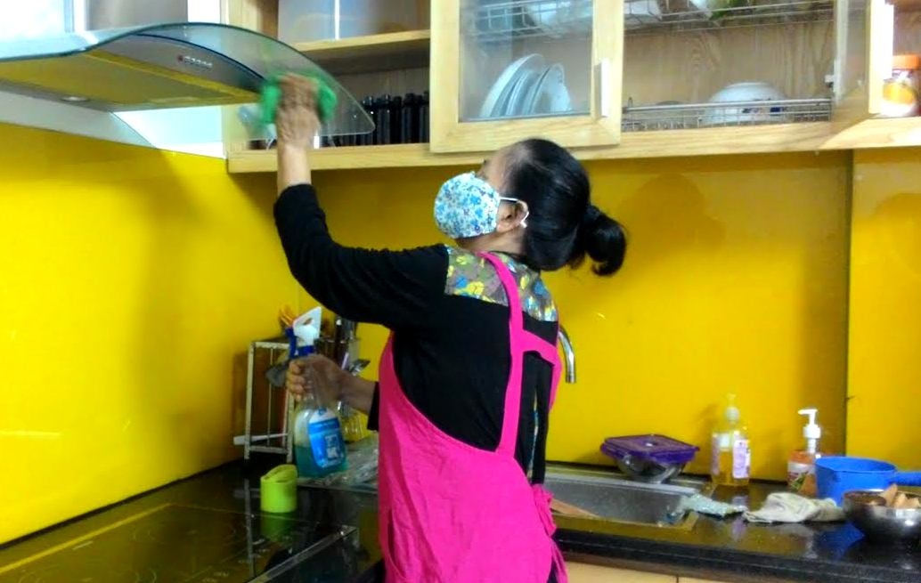 Dich vu moi gioi giup viec: Mat tien, ton phi cung nhu khong hinh anh