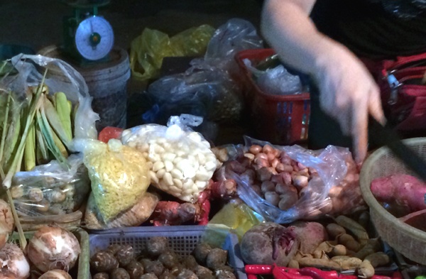 Dua thoi ngoai ruong, hanh e tren dong: Cung tai dan? hinh anh