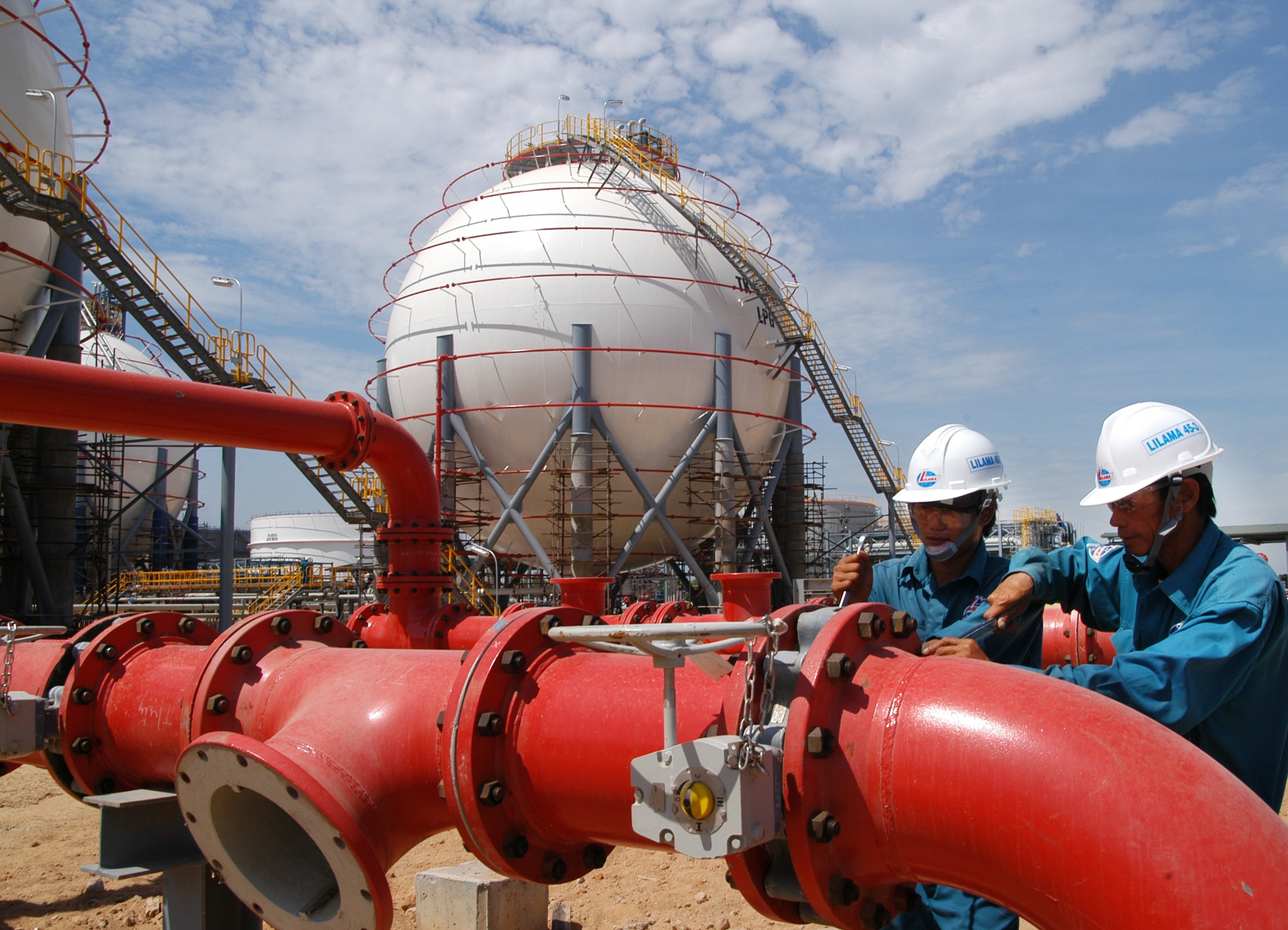 Nhieu doanh nghiep, nguoi lao dong khong nghi le 30/4 va 1/5 hinh anh